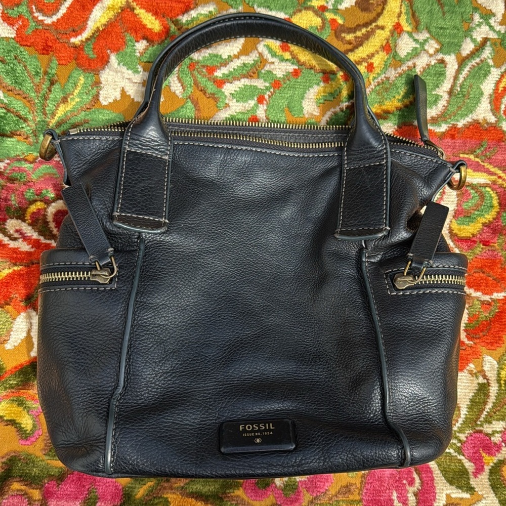 Authentic Fossil Issue No. 1954 Cow Hide Leather black Woman's hobo Handbag